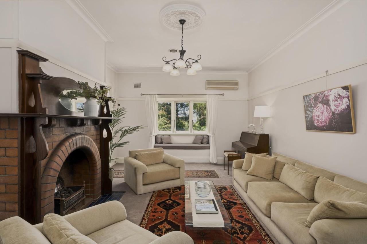 The Avenue Anahdale - Hidden 2.7 Acre Estate In Town Holiday home *